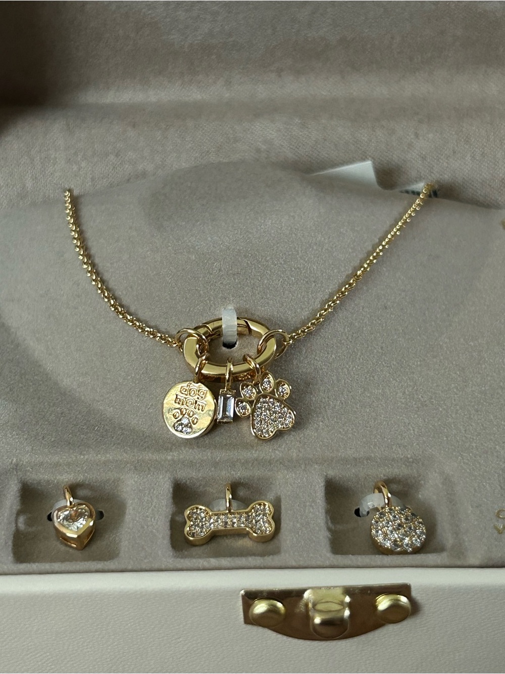 Necklace w/6 different interchangeable charms - NEW 16”+ pretty 2" drop in back - Picture 4 of 13